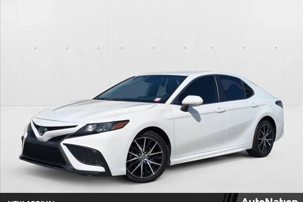 2023 Toyota Camry SE photo 1