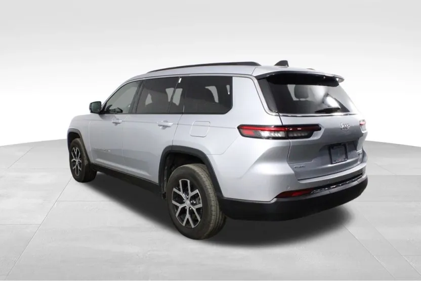 2024 Jeep Grand Cherokee Limited photo 1