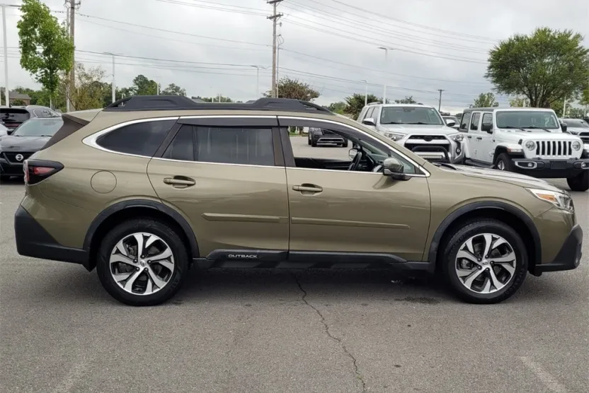 2020 Subaru Outback Limited photo 1