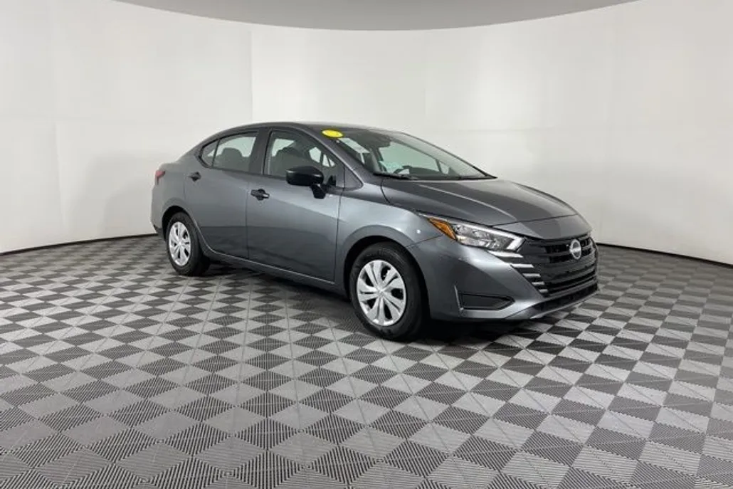 2025 Nissan Versa 1.6 S photo 1