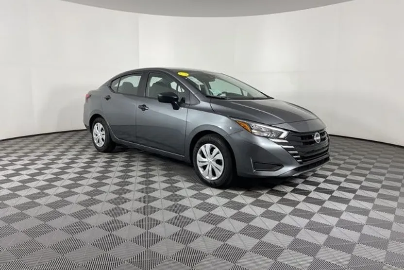 2025 Nissan Versa 1.6 S photo 1