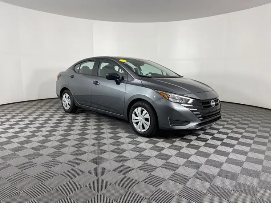 2025 Nissan Versa 1.6 S photo 1