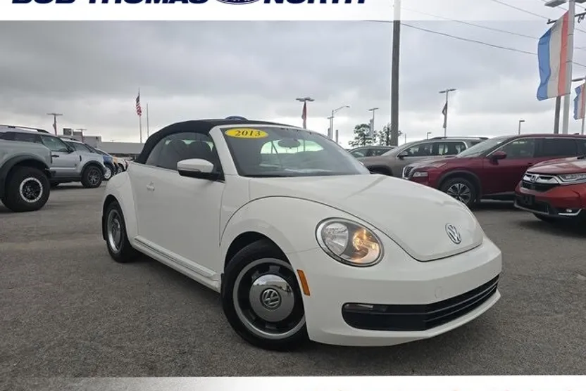 2013 Volkswagen Beetle 2.5L Convertible photo 1
