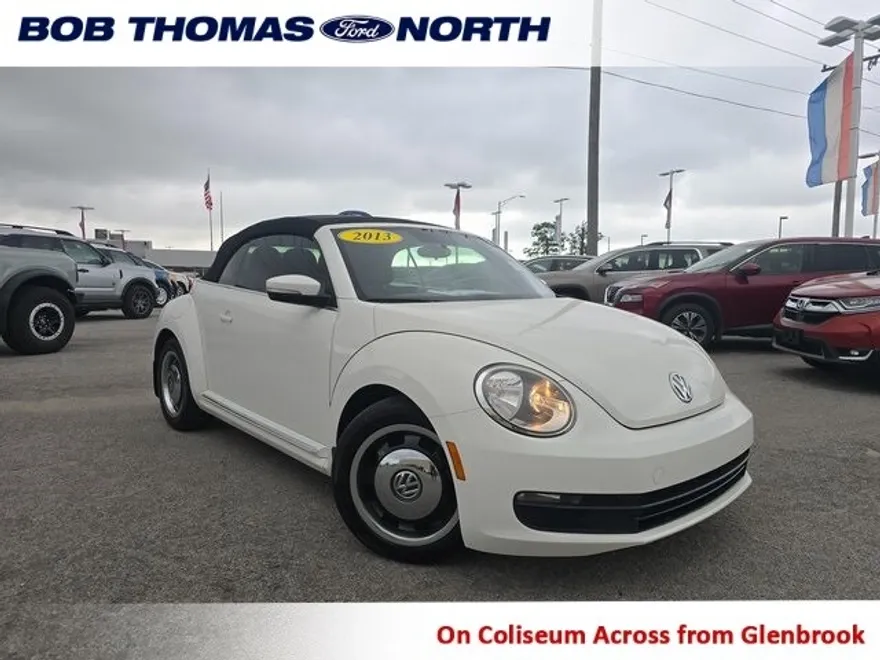 2013 Volkswagen Beetle 2.5L Convertible photo 1