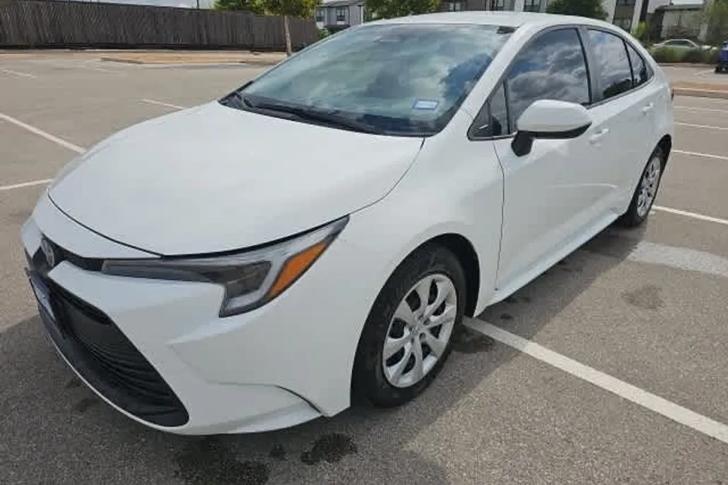 2024 Toyota Corolla Hybrid LE photo 1