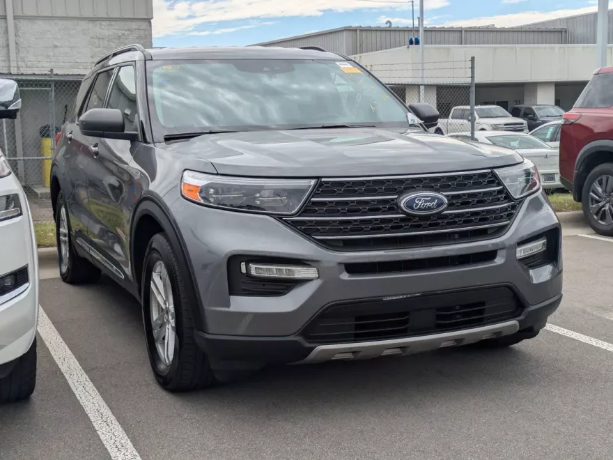 2022 Ford Explorer XLT photo 1