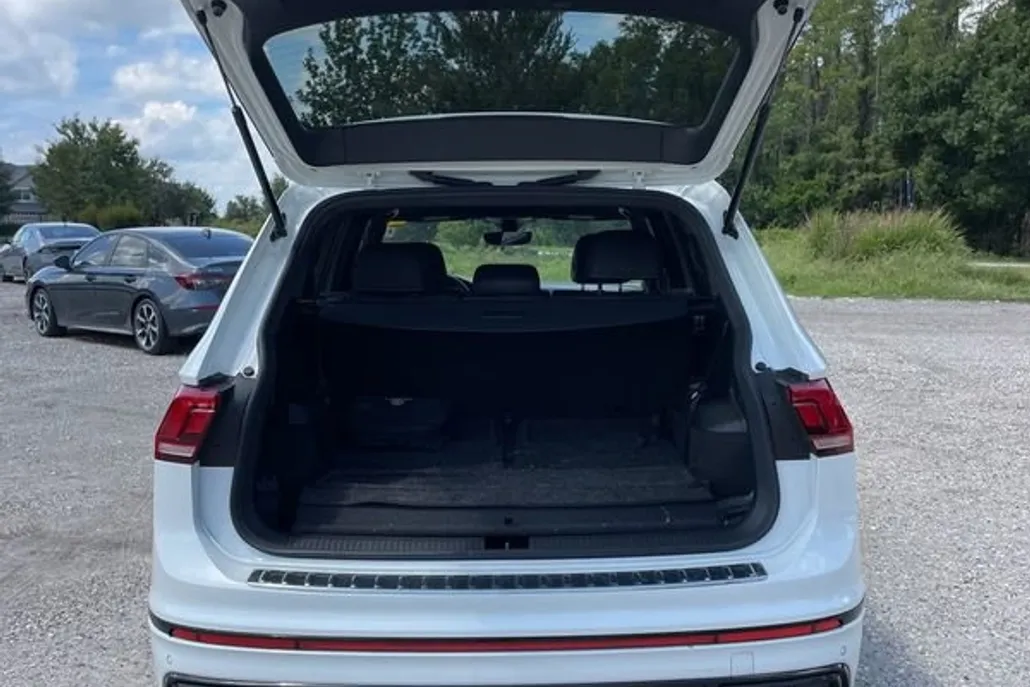 2022 Volkswagen Tiguan SE R-Line Black photo 1