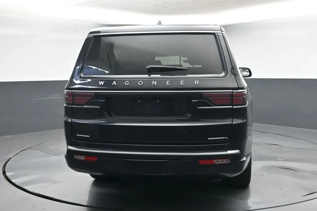 2023 Jeep Wagoneer L Series III photo 1