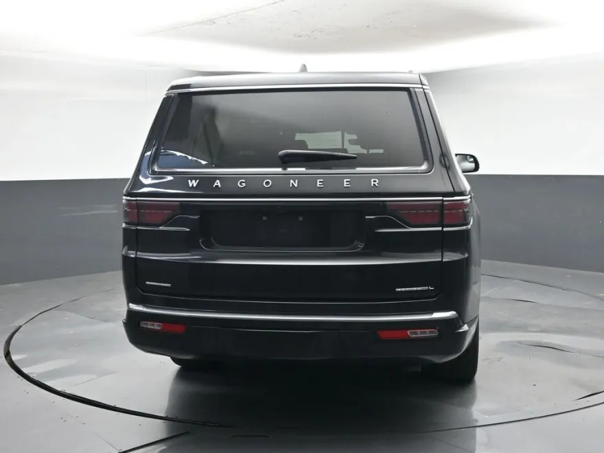 2023 Jeep Wagoneer L Series III photo 1