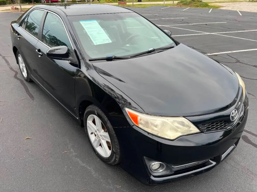 2012 Toyota Camry SE photo 1