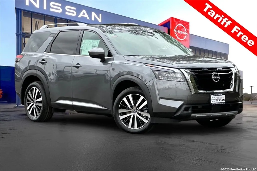 2025 Nissan Pathfinder Platinum photo 1