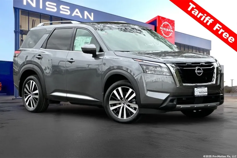 2025 Nissan Pathfinder Platinum photo 1