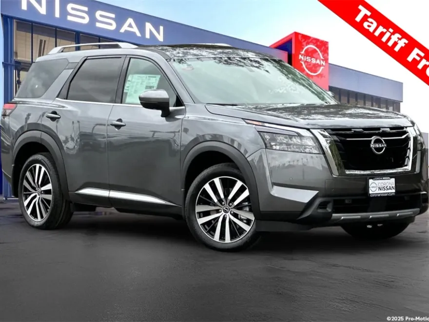2025 Nissan Pathfinder Platinum photo 1
