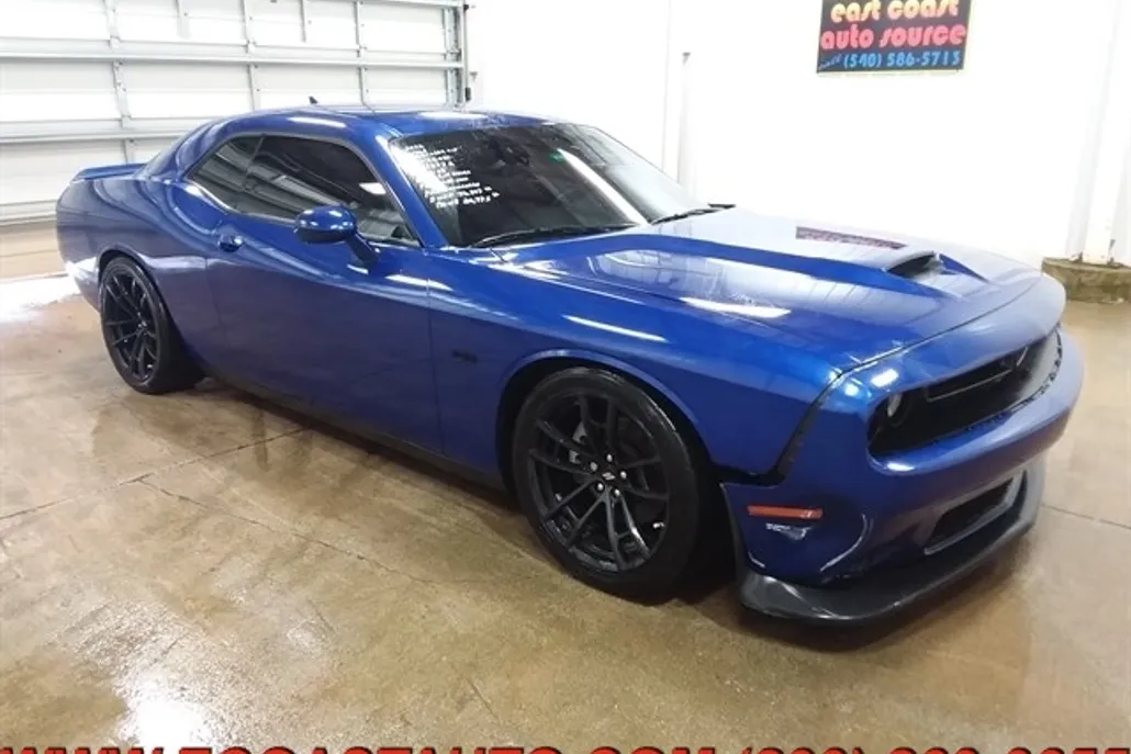 2022 Dodge Challenger R/T photo 1