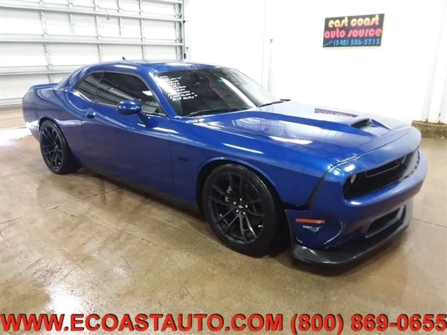 2022 Dodge Challenger R/T photo 1