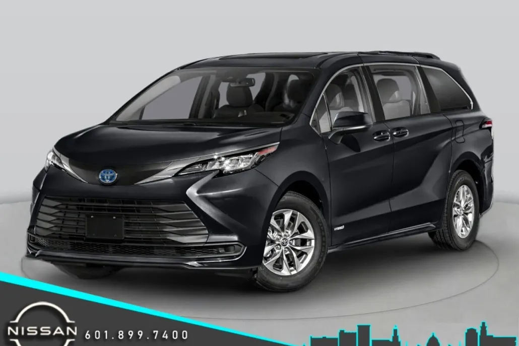 2024 Toyota Sienna XLE photo 1