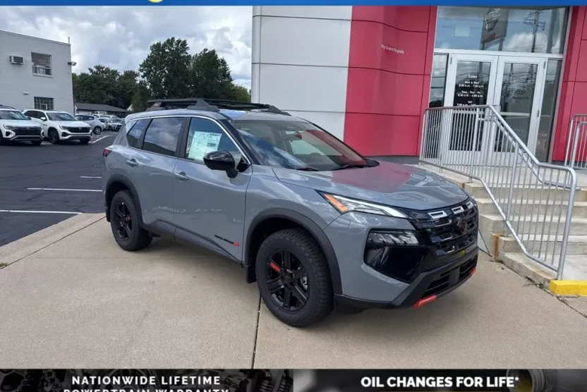 2026 Nissan Rogue SV photo 1