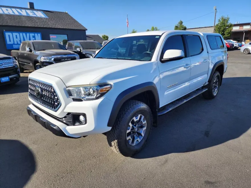 2018 Toyota Tacoma TRD photo 1