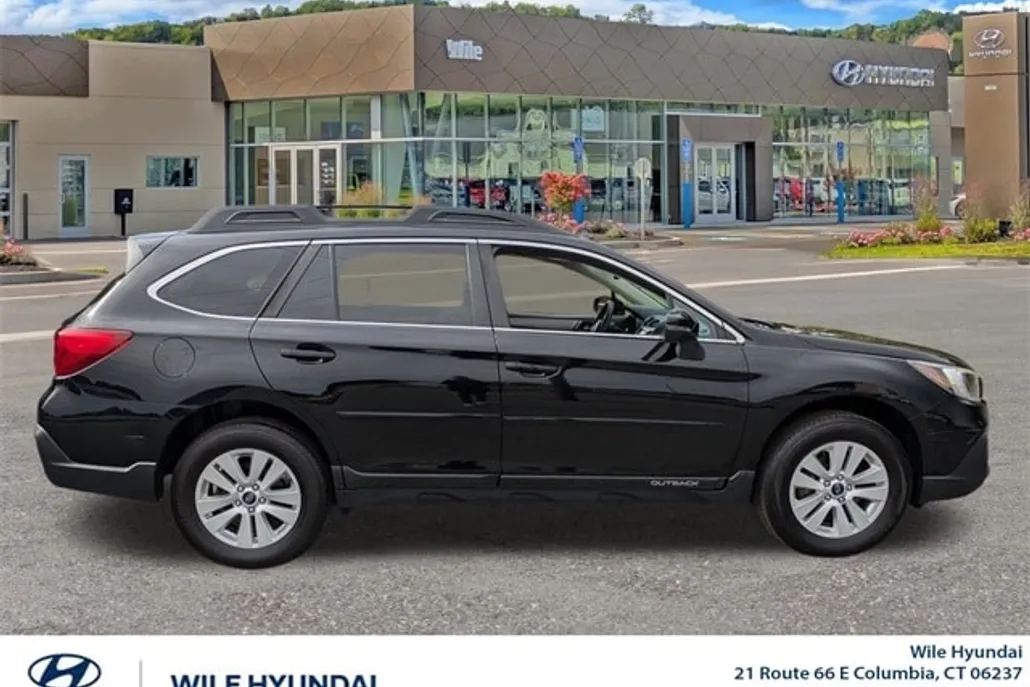 2019 Subaru Outback 2.5i Premium photo 1