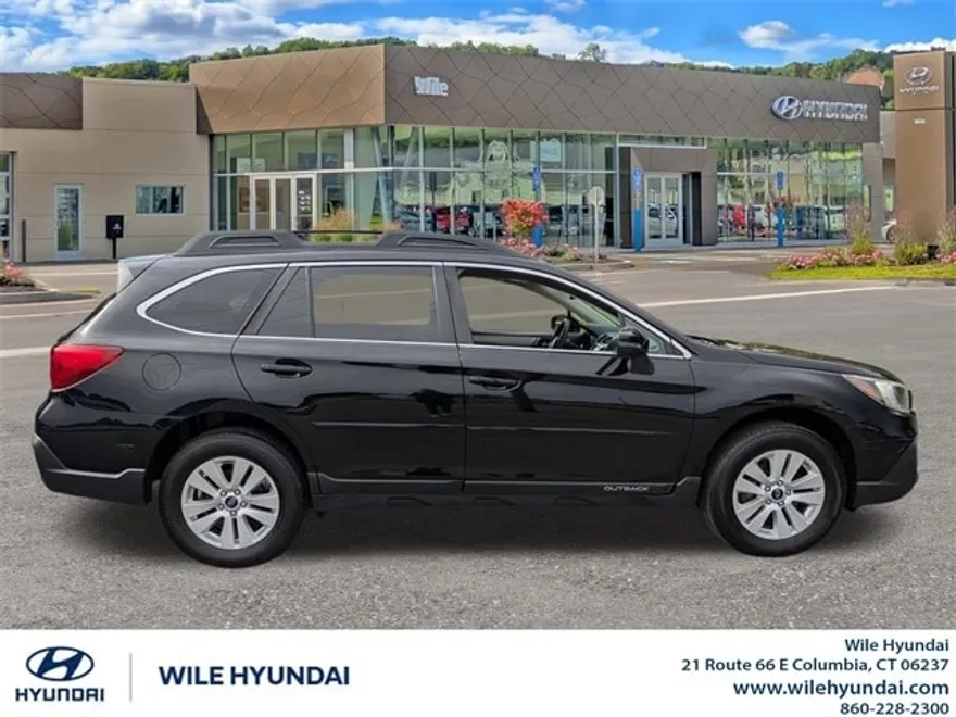 2019 Subaru Outback 2.5i Premium photo 1