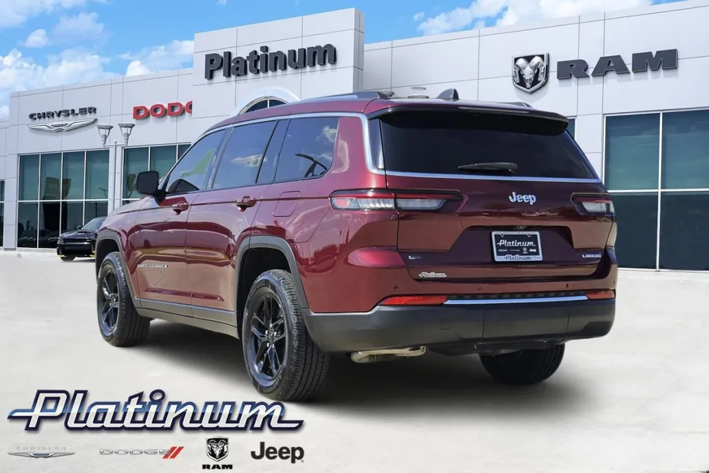 2022 Jeep Grand Cherokee Laredo photo 1