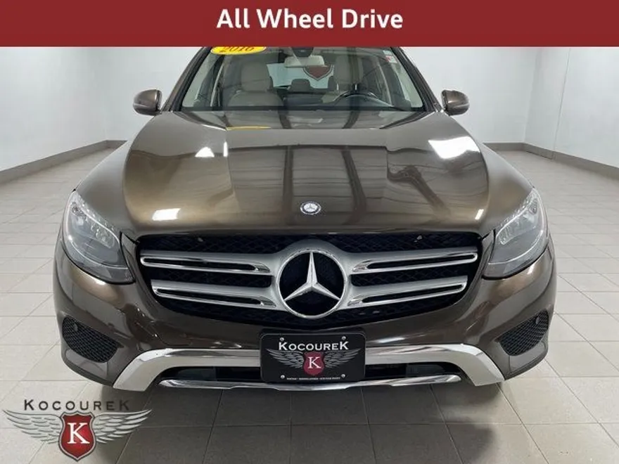 2016 Mercedes Benz GLC 300 4MATIC photo 1