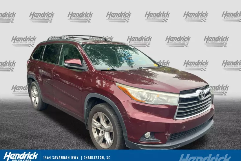 2015 Toyota Highlander LE photo 1