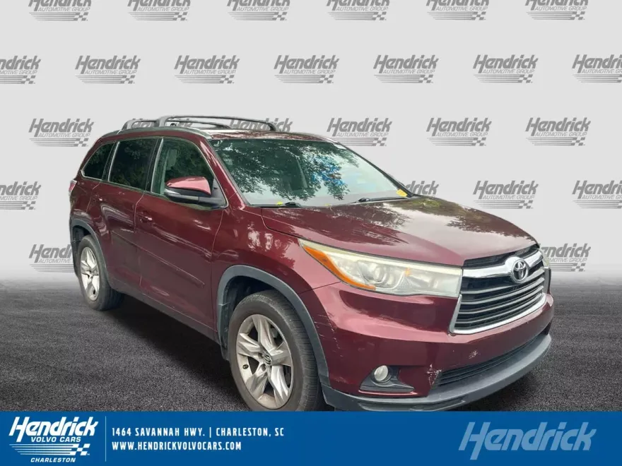 2015 Toyota Highlander LE photo 1