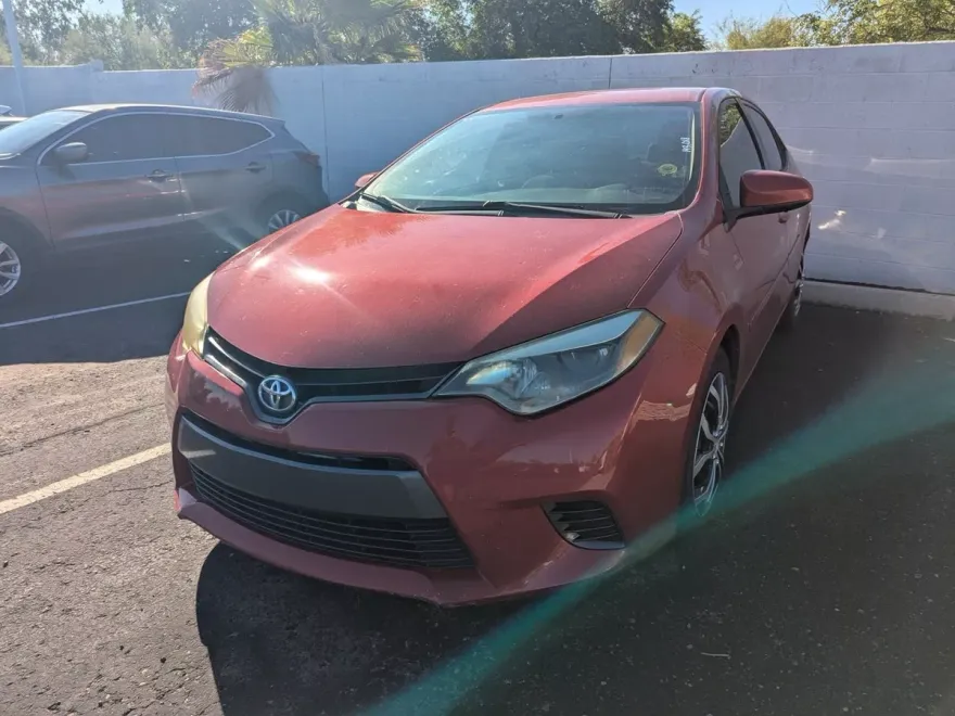2016 Toyota Corolla LE photo 1