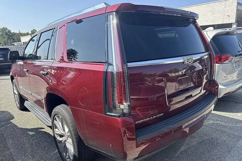 2020 Cadillac Escalade Luxury photo 1