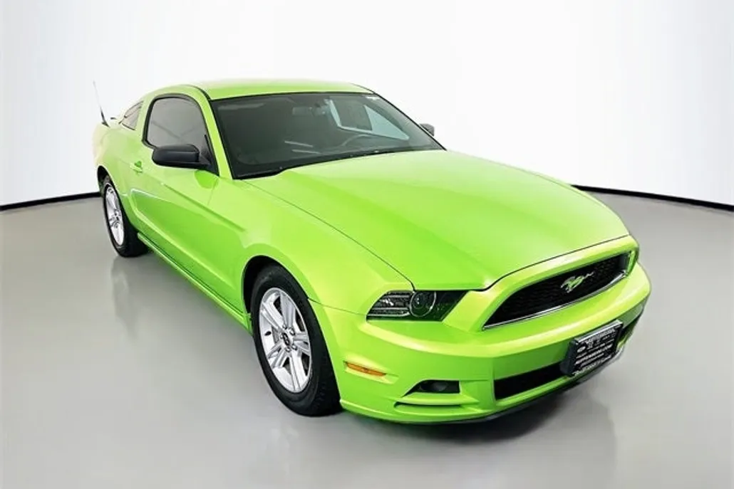 2014 Ford Mustang V6 photo 1