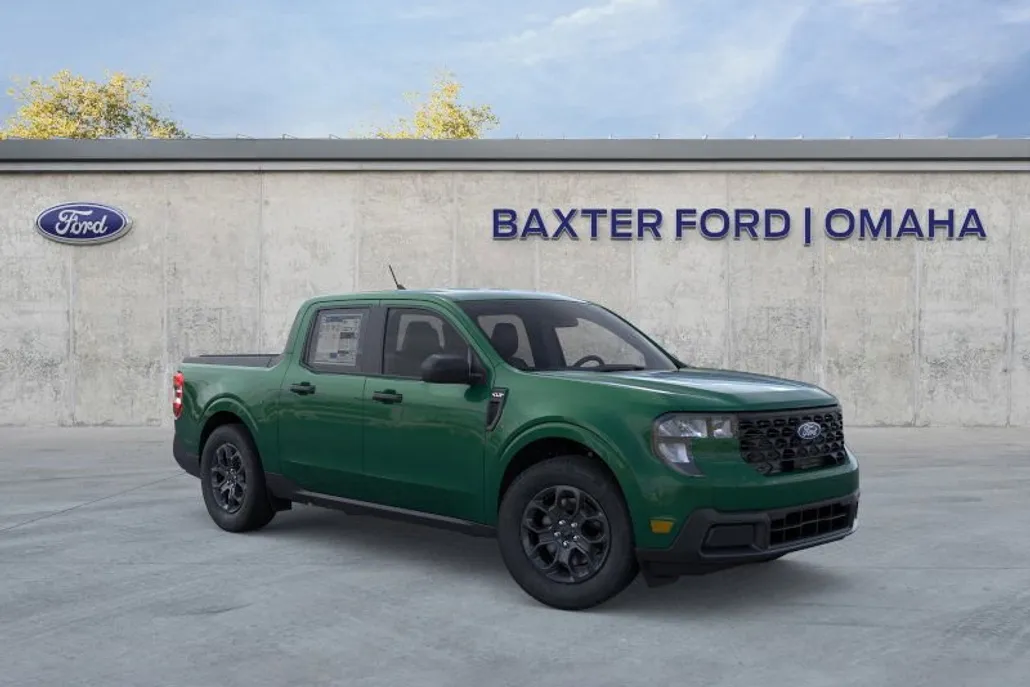 2025 Ford Maverick XLT photo 1
