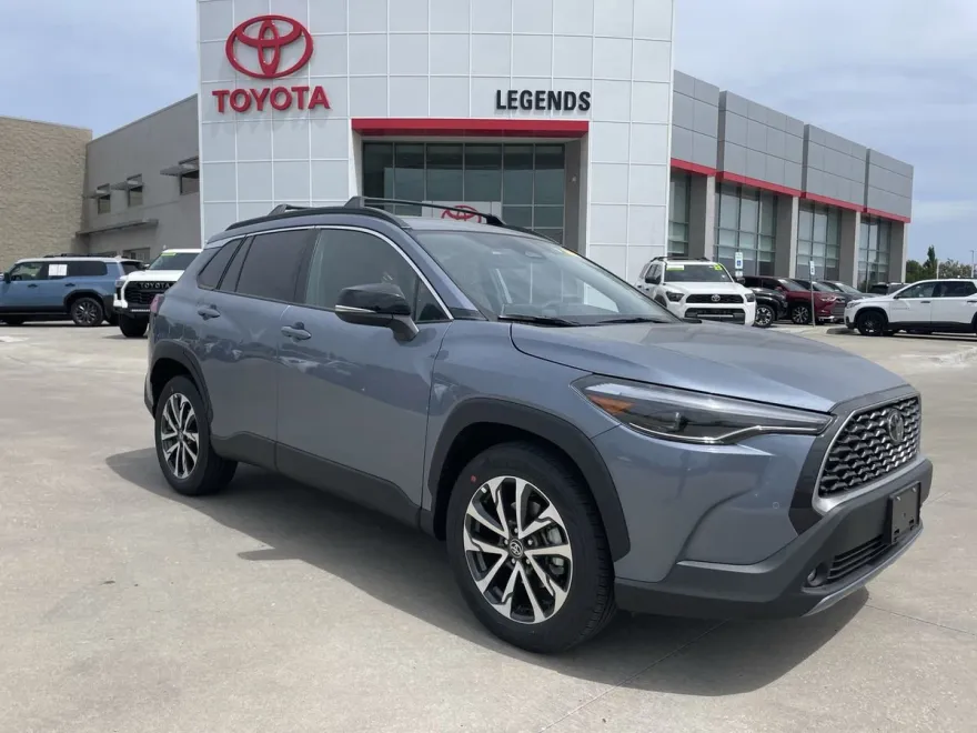 2025 Toyota Corolla Cross XLE photo 1