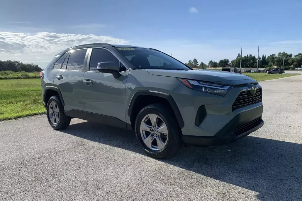 2023 Toyota RAV4 XLE photo 1
