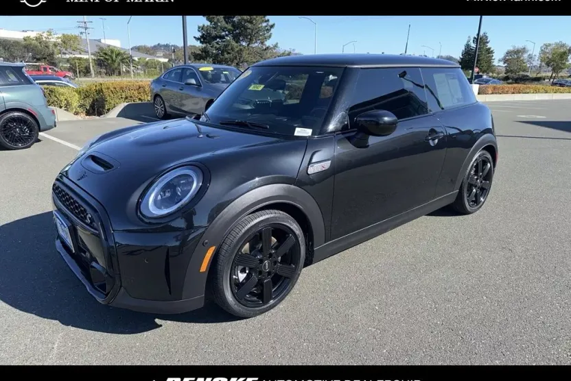 2023 Mini Cooper S Iconic photo 1