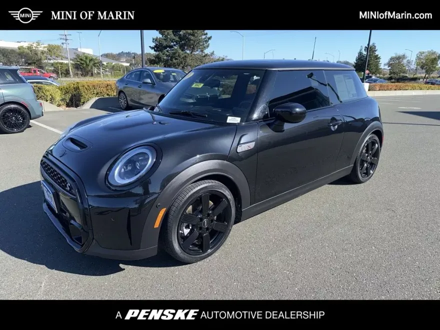 2023 Mini Cooper S Iconic photo 1