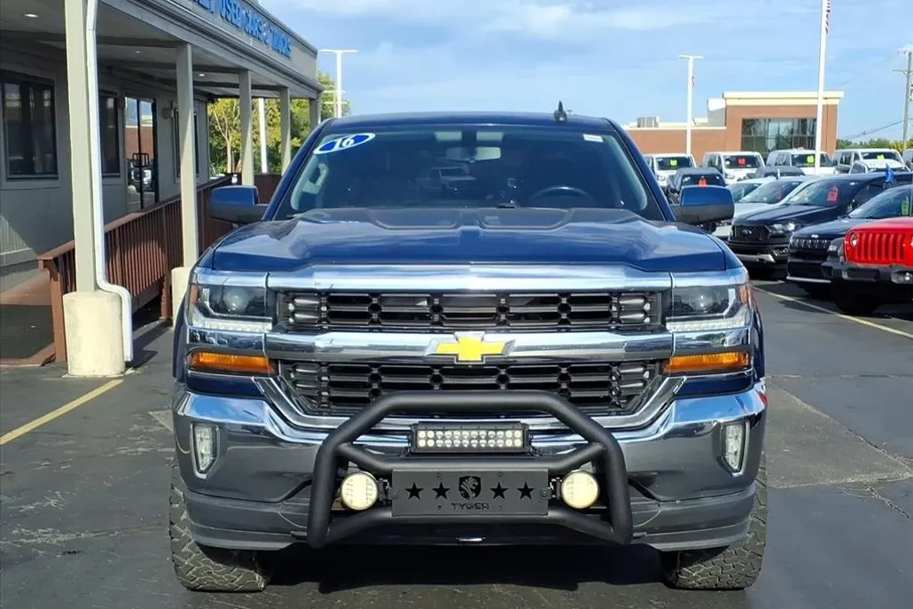 2016 Chevrolet Silverado 1500 LT photo 1