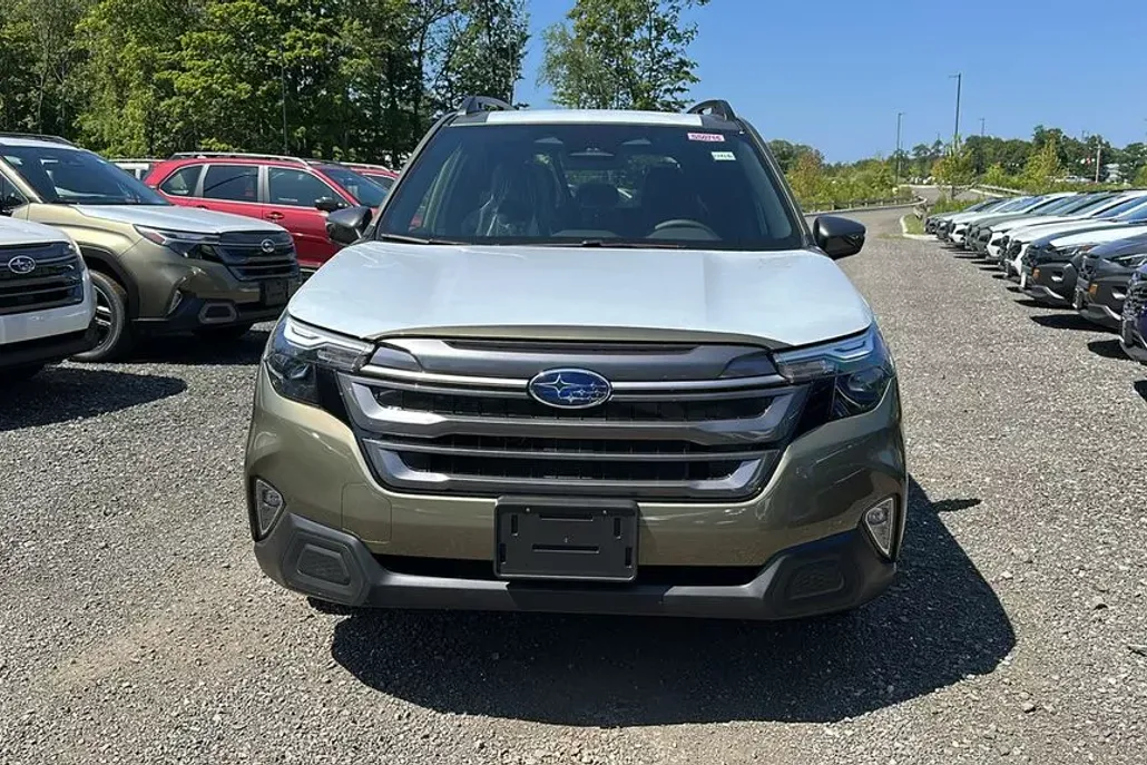 2025 Subaru Forester Premium Base photo 1