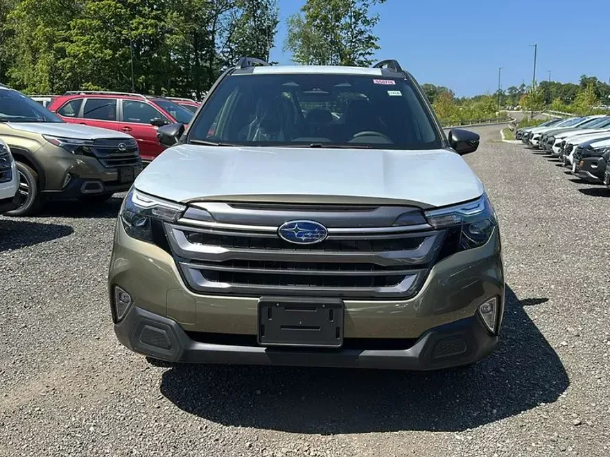 2025 Subaru Forester Premium Base photo 1