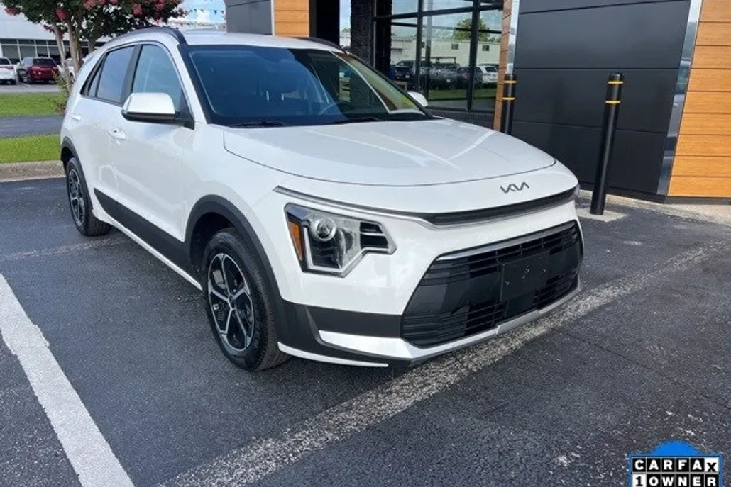2024 Kia Niro EX photo 1