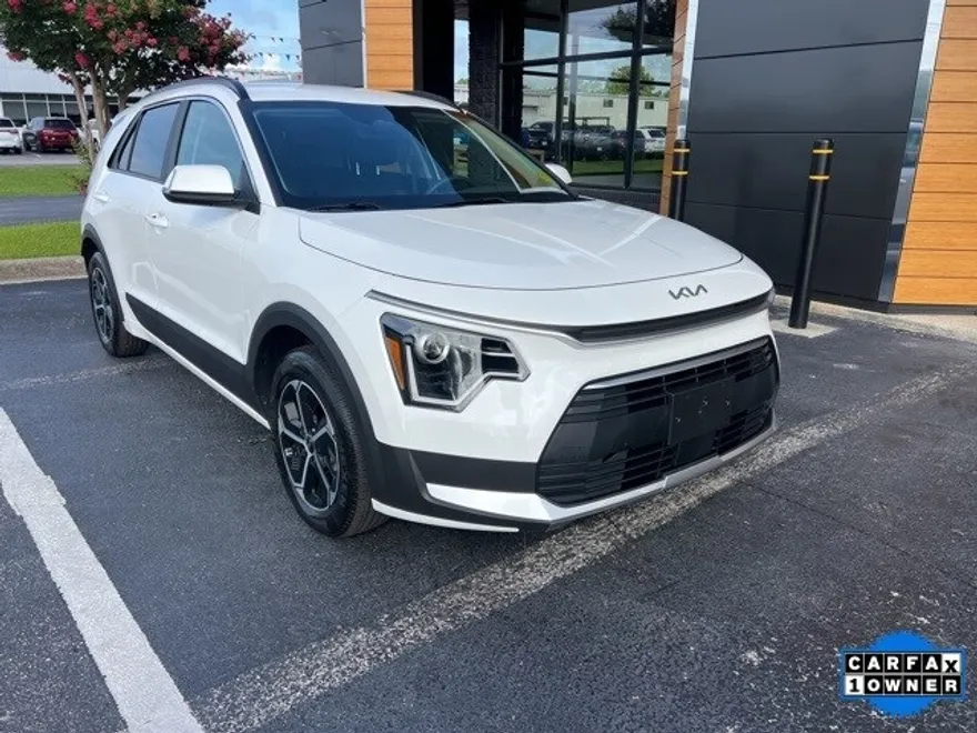 2024 Kia Niro EX photo 1