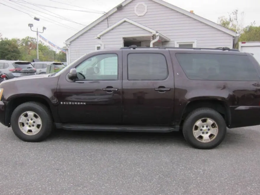 2009 Chevrolet Suburban LT photo 1