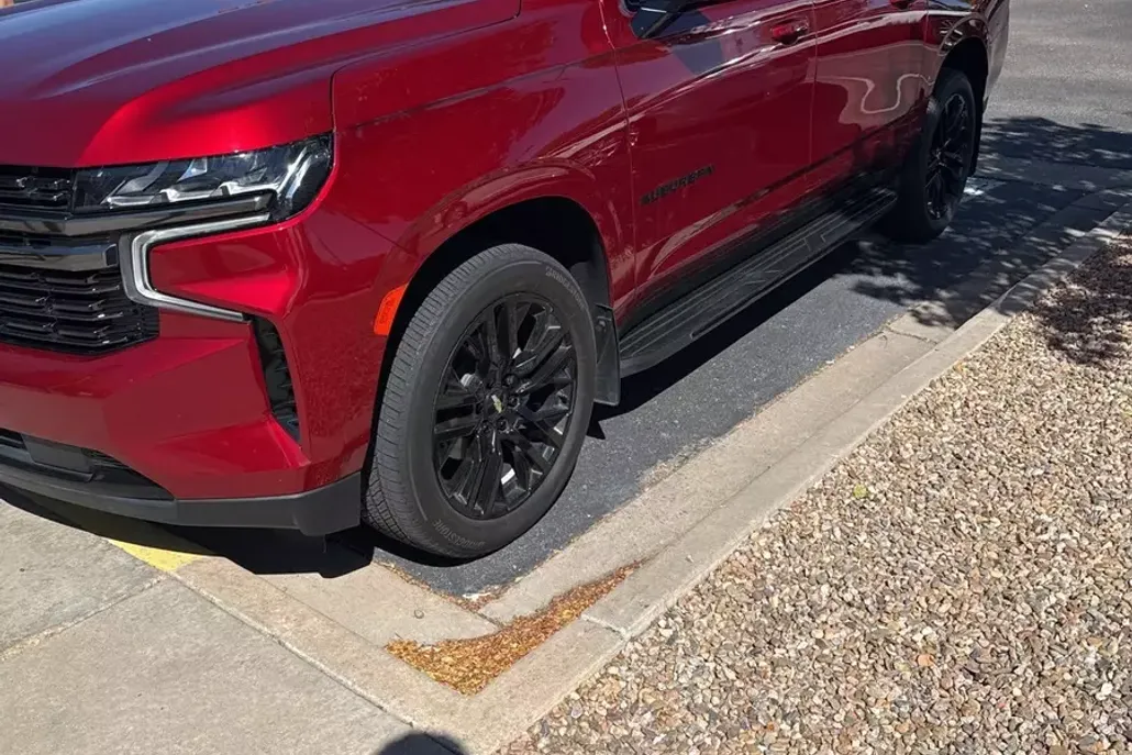 2021 Chevrolet Suburban RST photo 1