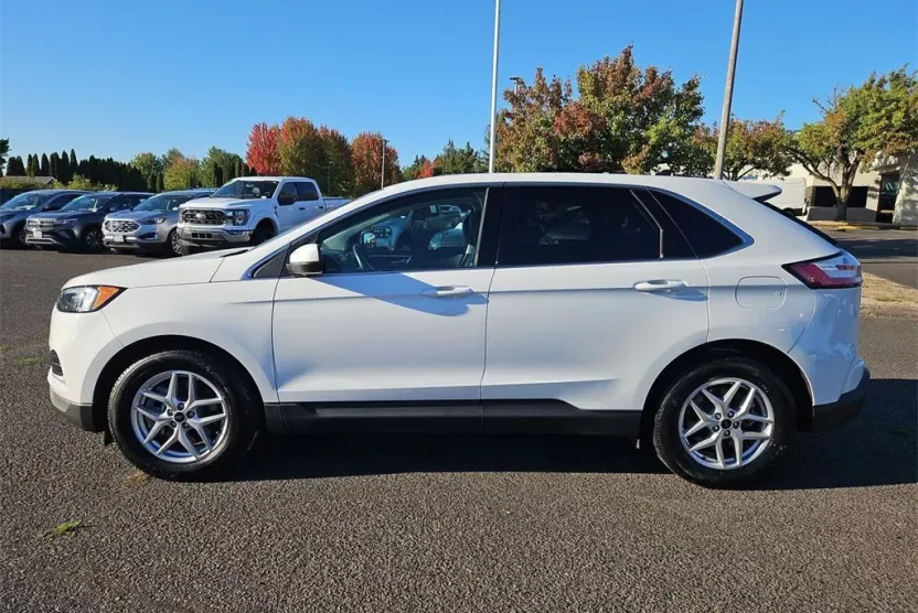 2024 Ford Edge SEL photo 1