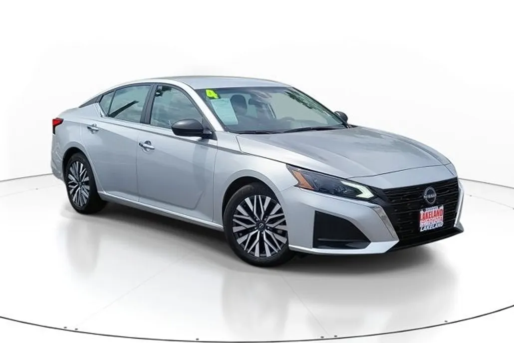 2024 Nissan Altima 2.5 SV photo 1