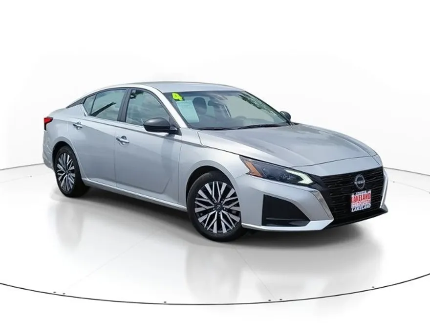 2024 Nissan Altima 2.5 SV photo 1