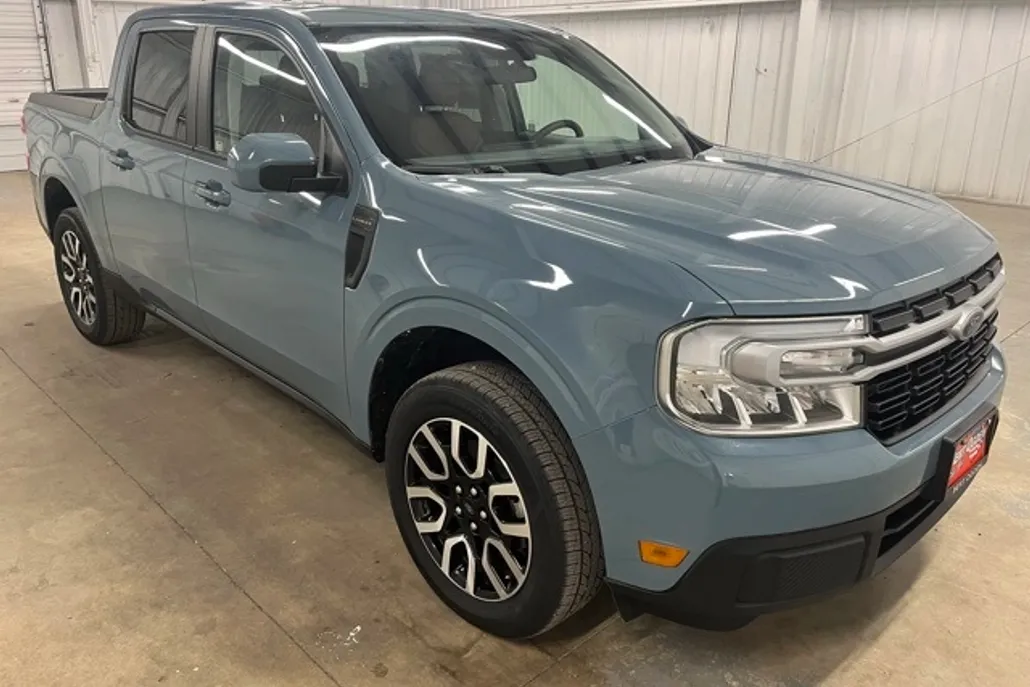 2023 Ford Maverick Lariat photo 1