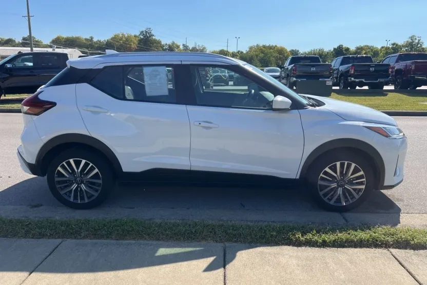 2024 Nissan Kicks SV photo 1