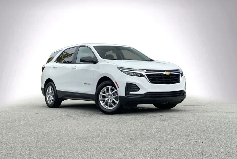 2023 Chevrolet Equinox LS photo 1