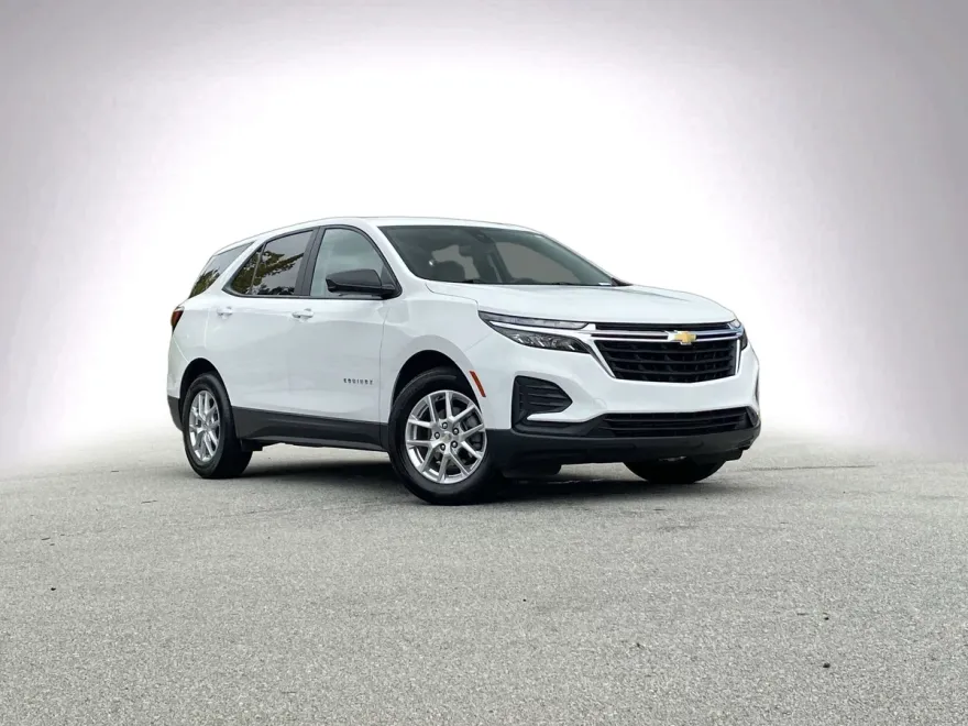 2023 Chevrolet Equinox LS photo 1